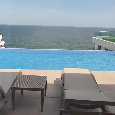 Infinity & Premium Infinity Pool & Parking Apartment Navodari