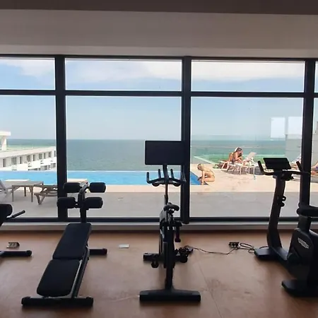 Infinity & Premium Infinity Pool & Parking Apartment Navodari