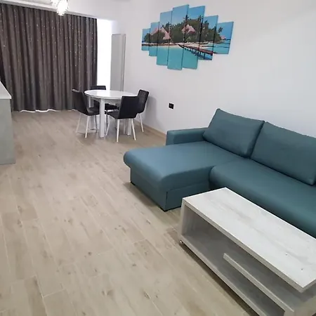 Infinity & Premium Infinity Pool & Parking Apartment
