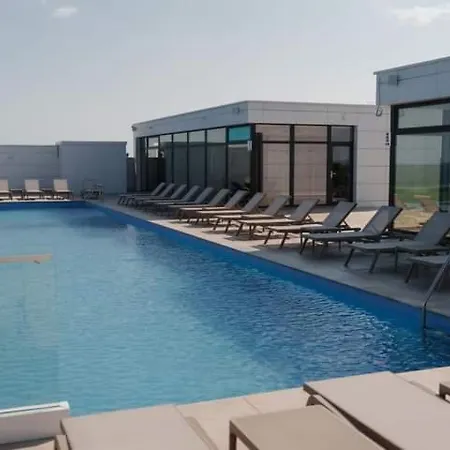 Infinity & Premium Infinity Pool & Parking Apartment *
