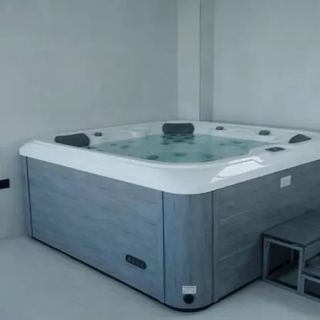 Infinity & Premium Infinity Pool & Parking * Нэводари