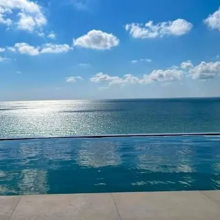 Daire Infinity & Premium Infinity Pool & Parking *