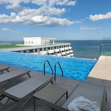 Infinity & Premium Infinity Pool & Parking *
