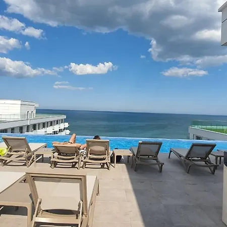 Infinity & Premium Infinity Pool & Parking Daire Navodari