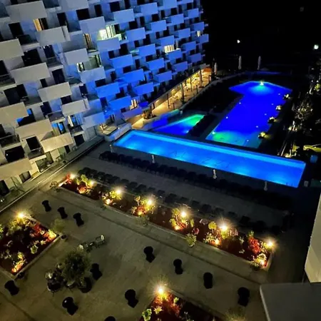 Daire Infinity & Premium Infinity Pool & Parking