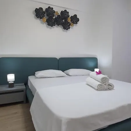 Infinity & Premium Infinity Pool & Parking Апартаменты *