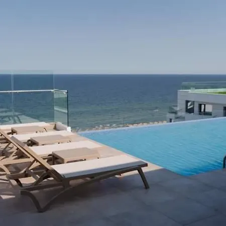 Infinity & Premium Infinity Pool & Parking Navodari
