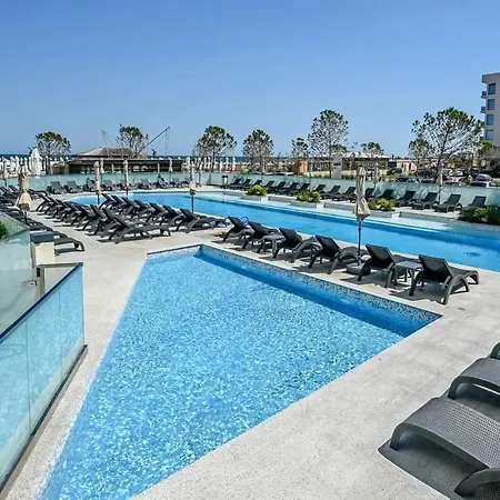 Infinity & Premium Infinity Pool & Parking *