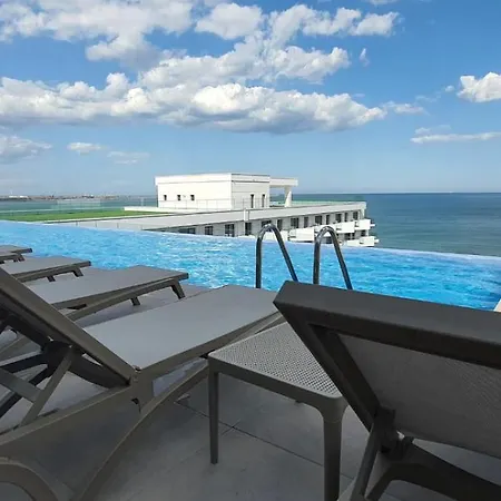 Daire Infinity & Premium Infinity Pool & Parking Navodari